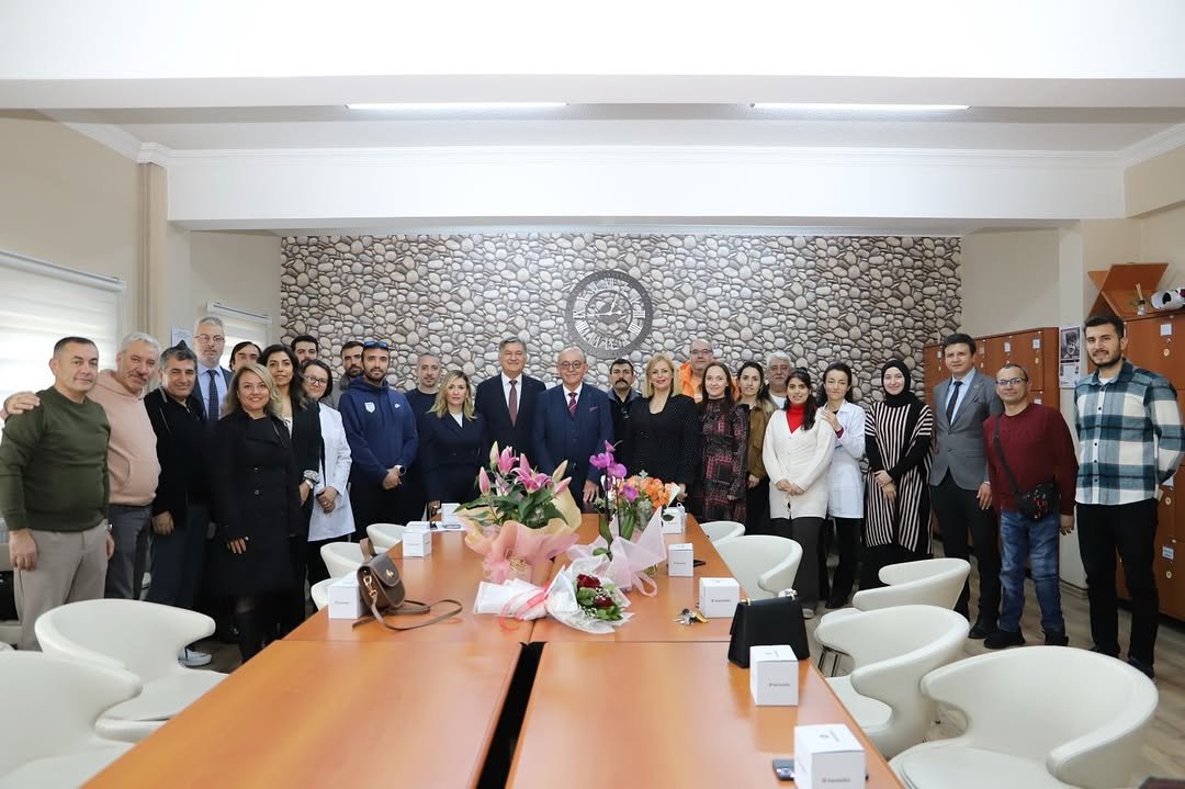 Kütahya Ticaret ve Sanayi Odası, Öğretmenler Günü'nde KUTSO Mesleki ve Teknik Anadolu Lisesi'ni Ziyaret Etti