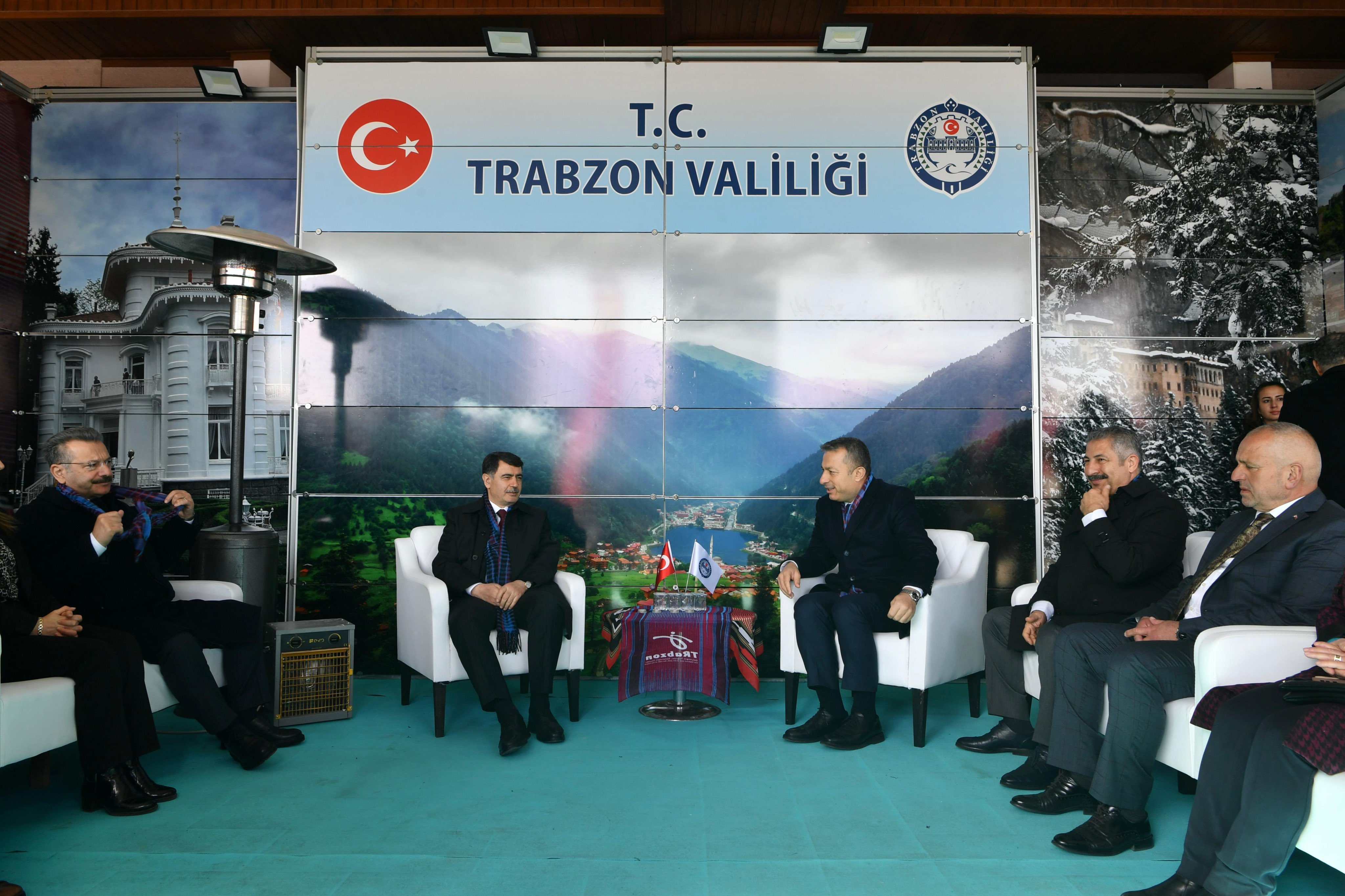 Vali Şahin, Ankara Trabzon Günleri'ni ziyaret etti