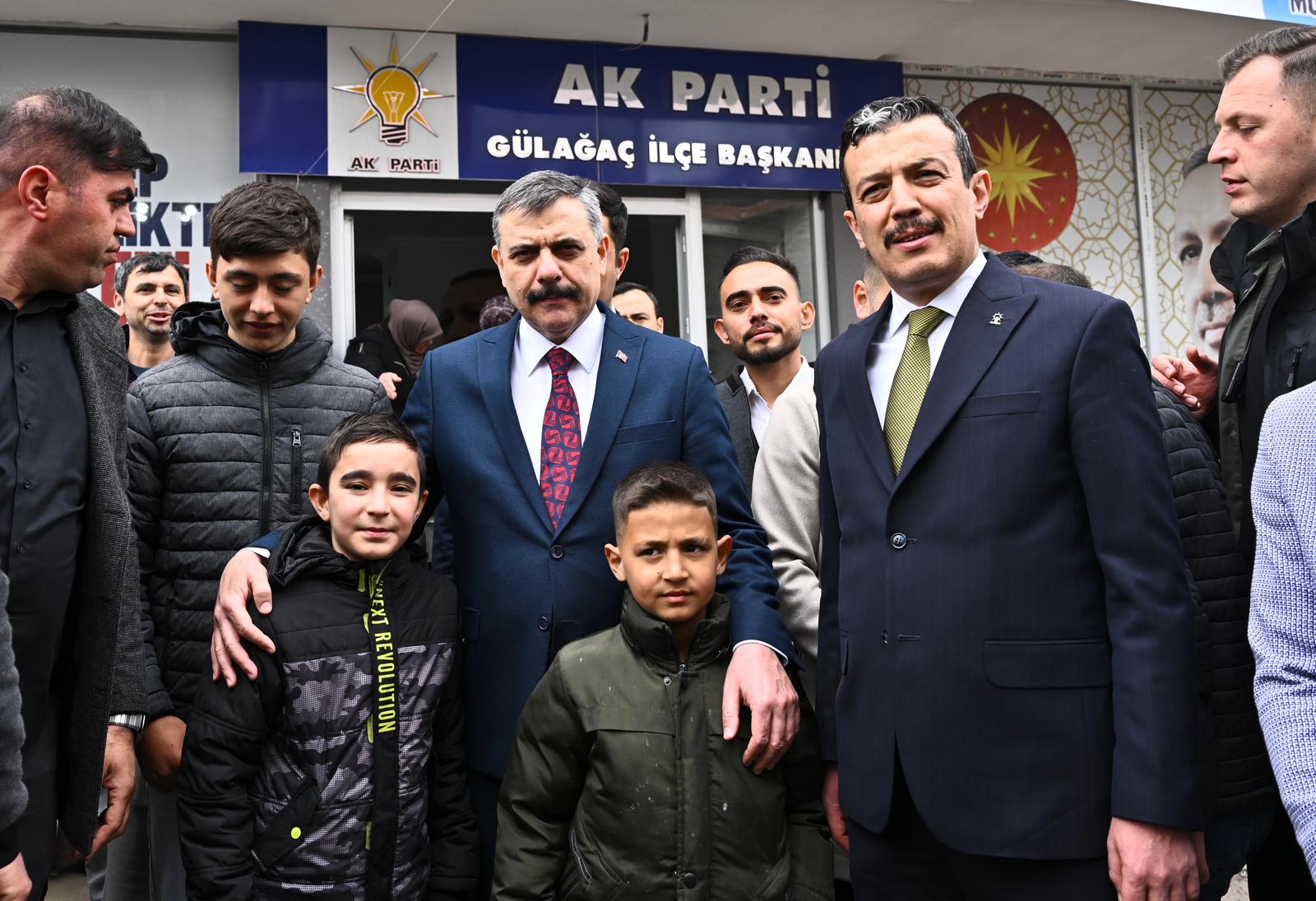 İçişleri Bakanı Gülağaç'ta AK Parti'yi Ziyaret Etti