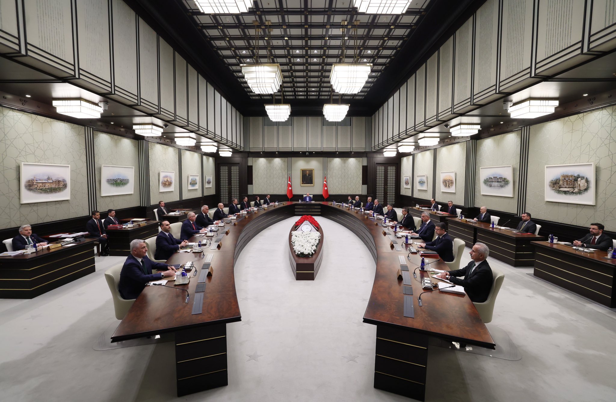 Cumhurbaşkanlığı Kabinesi, Erdoğan başkanlığında toplandı