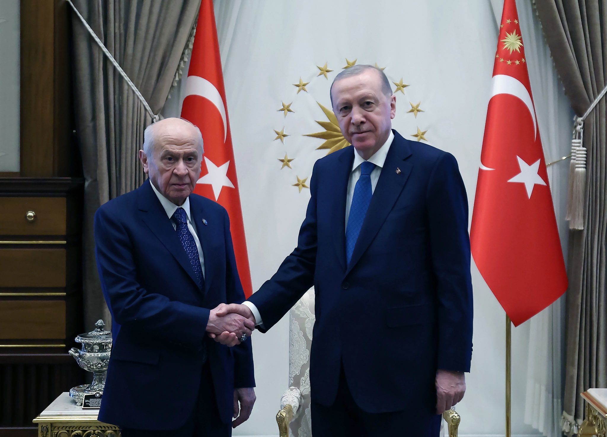 Cumhurbaşkanı Erdoğan, Bahçeli'yi Cumhurbaşkanlığı Külliyesi'nde ağırladı