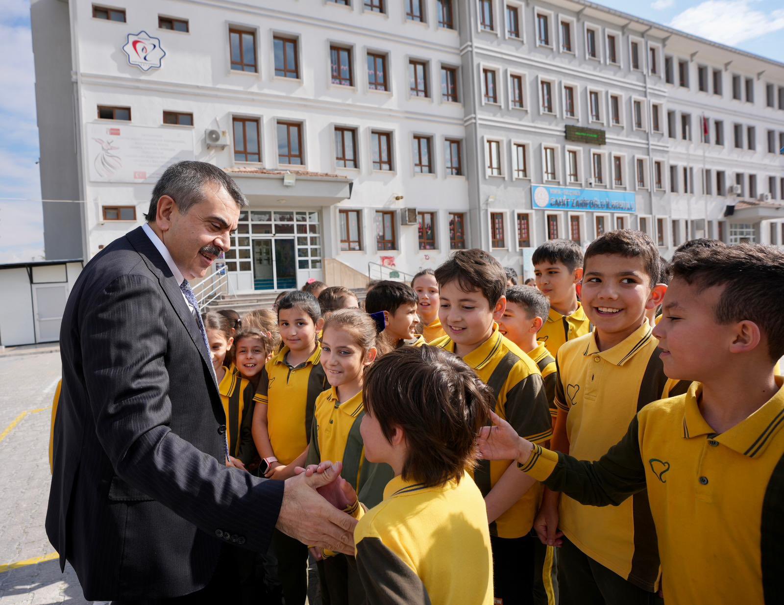 Milli Eğitim Bakanı Tekin Cahit Zarifoğlu İlkokulu'nu ziyaret etti