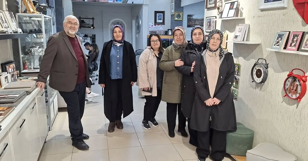 AK Parti Afyonkarahisar İl Kadın Kolları Esnafları Ziyaret Etti