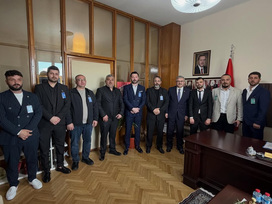 Ak Parti Afyonkarahisar Milletvekili İbrahim Yurdunuseven'den İstanbul Modifiyeli Araçlar ve Otomobilciler Derneği'ne Ziyaret