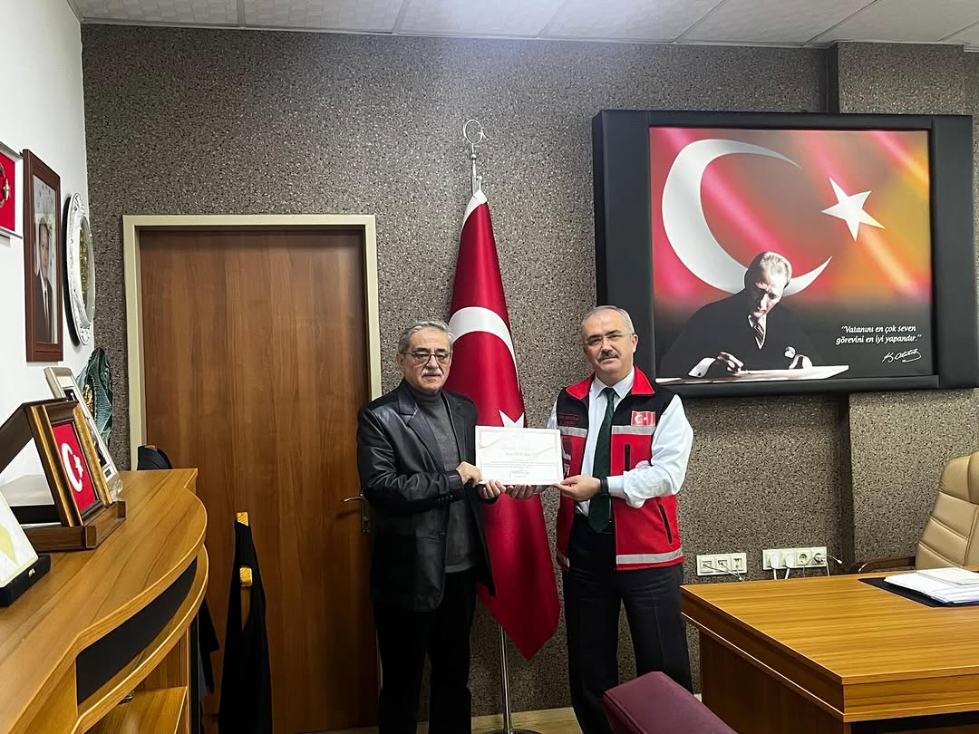 Yarım Elma Derneği Başkanı Erol Öztürk, İl Müdürü Bilal Erdoğan'ı Ziyaret Etti