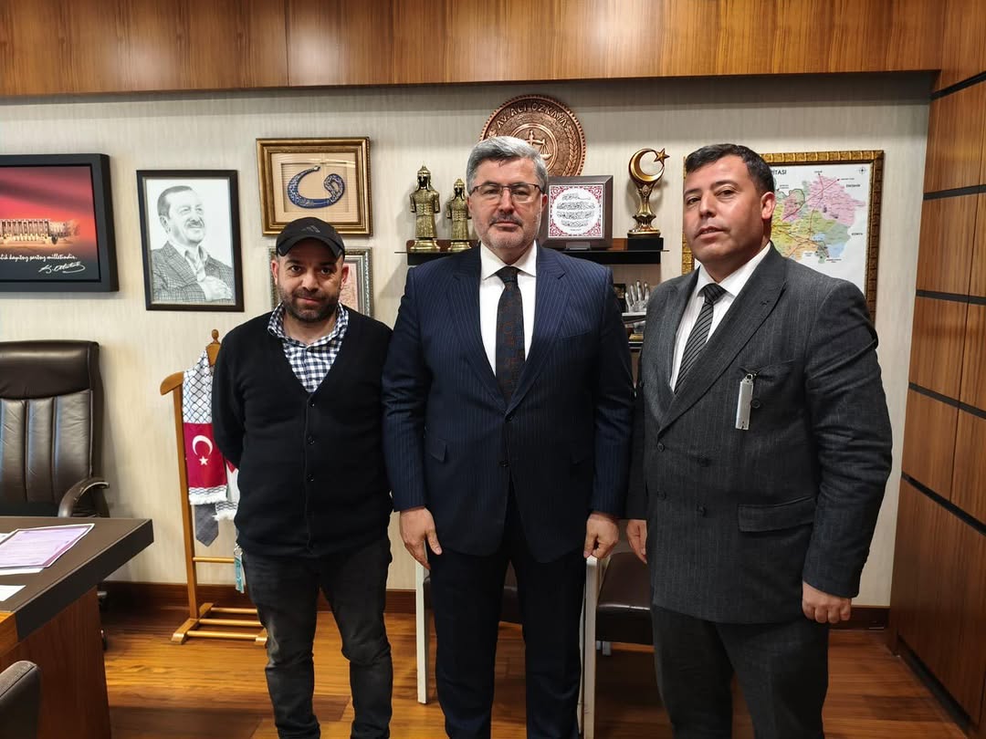 İhsaniye Yaylabağı Belediye Başkanı Niyazi Akgedik ve Fen İşleri Müdürü Hasan Karaaslan'ı Gazi Meclisinde Ağırladı