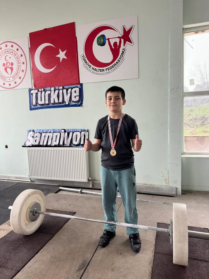 Afyonkarahisarlı Halterci Fatih Mehmet Sönmez Türkiye Şampiyonası'na Katılacak