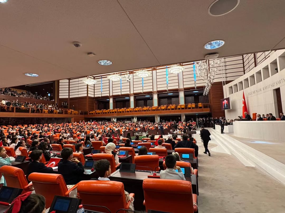 TBMM Genel Kurulu'nda Çocuklar Koltukları Devraldı