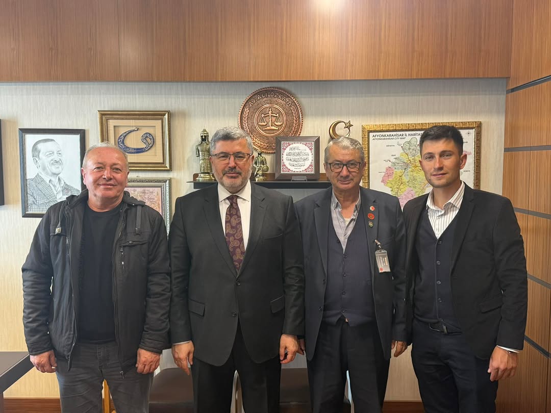 Şuhut ilçemizden Kahraman Şehidimiz Yasin Çubuk’un babası Lokman Çubuk, önceki dönem muhtarımız Seydi Gümüş ve hemşerimiz Soner Akbıyık'ı Gazi Meclisimizde misafir ettik