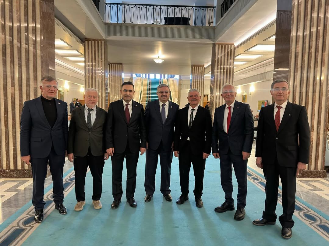 AK Parti Genel Merkezi'nde Evciler İlçe Başkanlığı Görevi Tevdi Edilen Semayi Bostan ve Heyeti TBMM'de Misafir Edildi