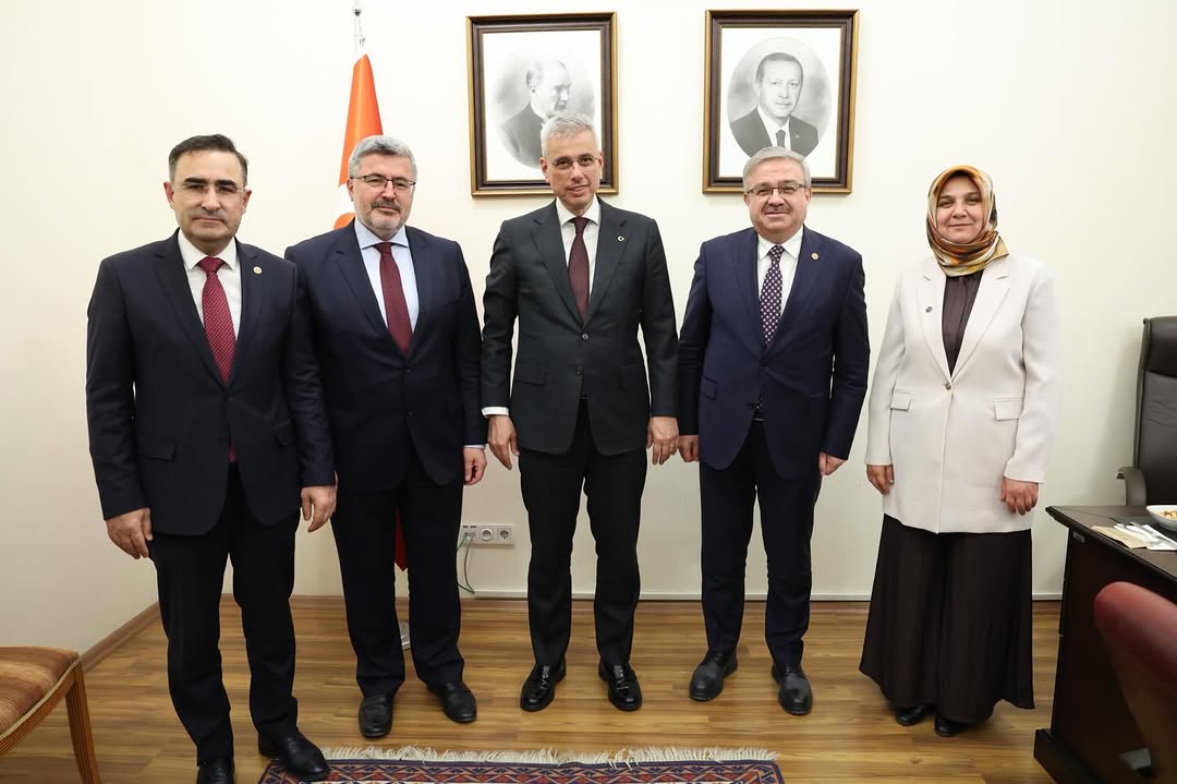 Ak Parti Milletvekilleri TBMM'de Sağlık Bakanı Kemal Memişoğlu'nu Ziyaret Etti