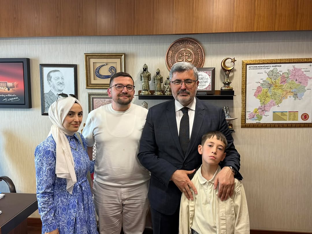AK Parti Bolvadin İlçe Başkan Yardımcısı Selahattin Üresin ve Ailesi Gazi Meclis'te Misafir Edildi
