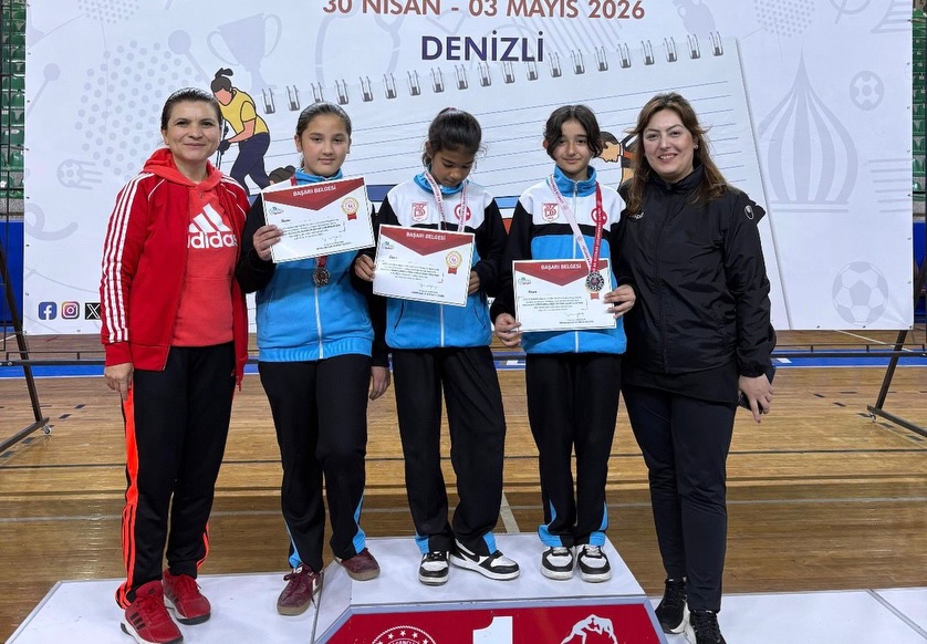 Afyonkarahisar Yunus Emre Ortaokulu Floor Curling Turnuvasında Bölge İkincisi Oldu