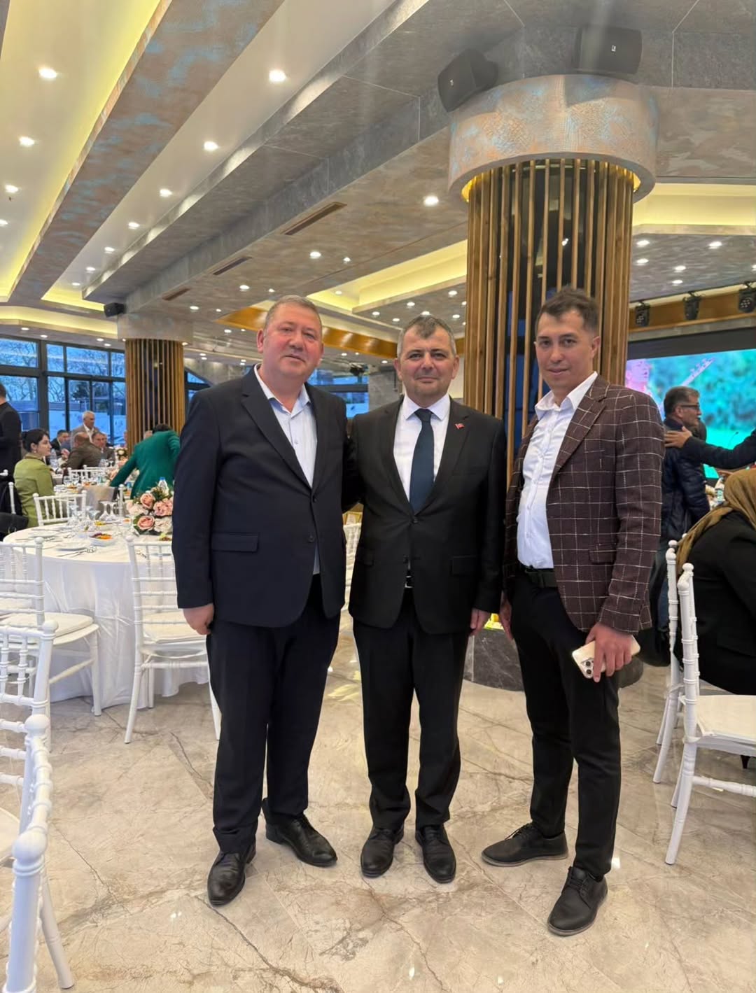Emirdağ Belediye Başkanı Serkan Koyuncu'nun Katıldığı Etkinlikte İş İnsanları ve Bürokrasi Bir Araya Geldi