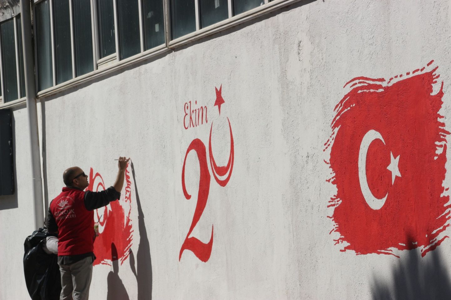 Emirdağ'da 29 Ekim'e Özel Renkli Grafiti Çalışması