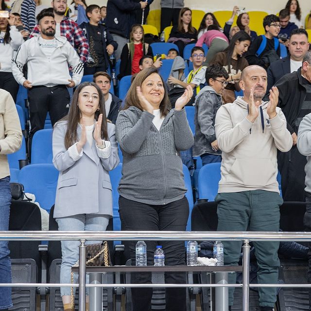 Afyon Belediye Yüntaş Voleybol Takımı'ndan Büyük Zafer