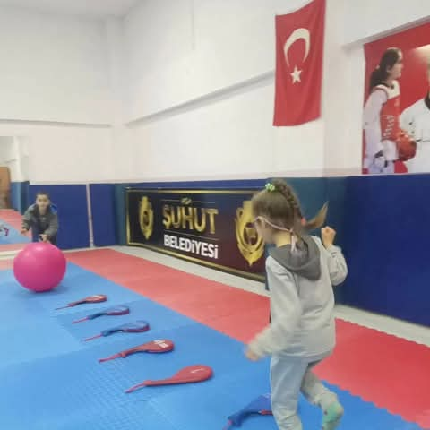 Şuhut'ta Sporla Buluşma: Karate ve Pilates Kursları Devam Ediyor