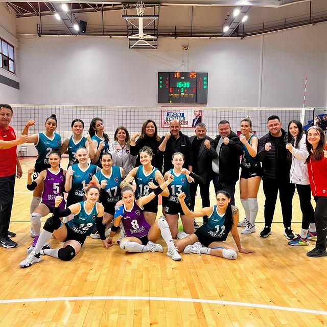 Afyon Belediye Yüntaş Voleybol Takımı, Karabük Gençlik Spor'u Mağlup Etti: Zaferin Sultanları Şampiyonluğa Yaklaşıyor