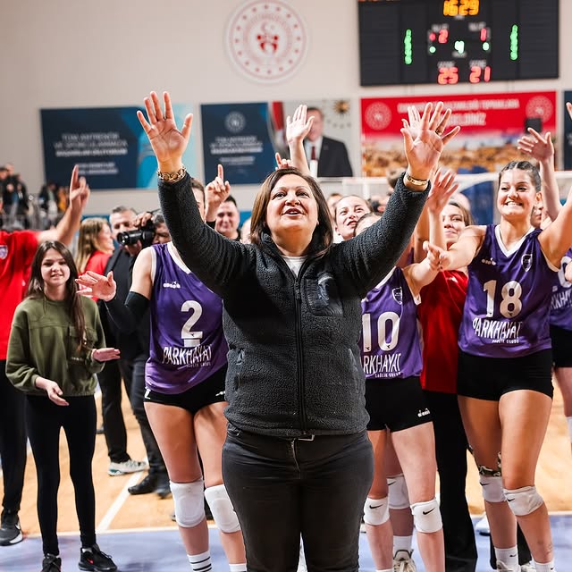 Afyon Belediye Yüntaş Voleybol Takımı, Cadence Boya Gölcük İhsaniye Spor'u Mağlup Etti