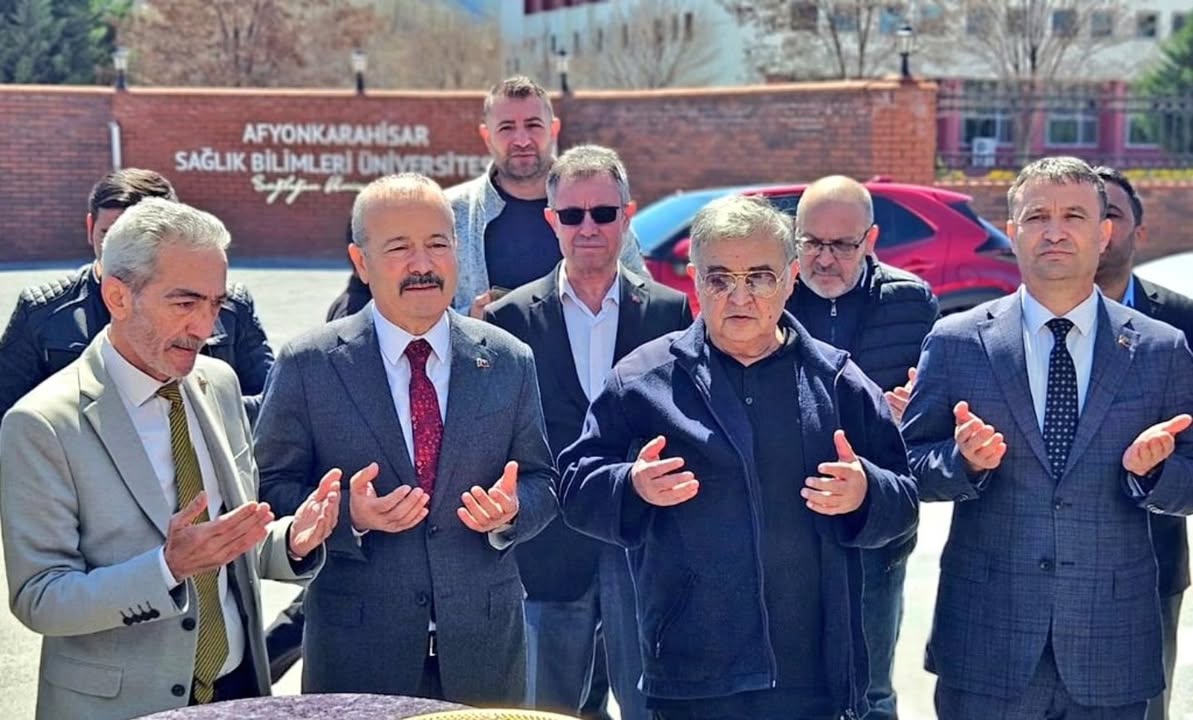 Afyonkarahisar'da Yeni İş Yeri Açılışına MHP Milletvekili Taytak Katıldı