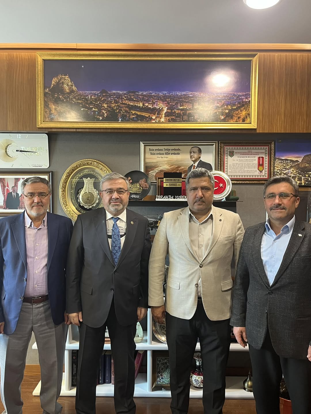 AK Parti Afyonkarahisar Milletvekili Yurdunuseven, TBMM'de Misafirlerini Ağırladı