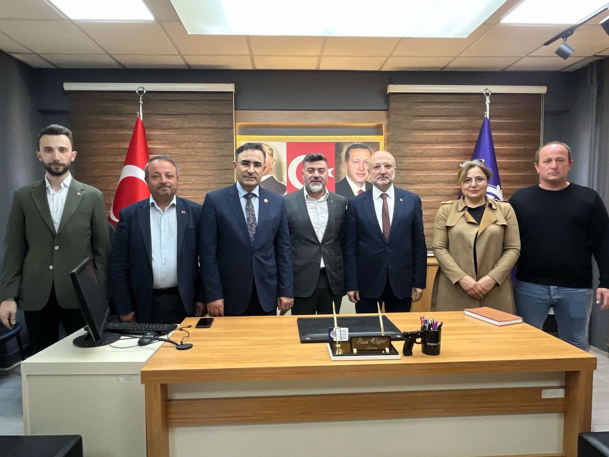 Afyonkarahisar Muhtarlar Derneği Başkanı Uygur, AK Parti İl Başkanı Şahin'i Ziyaret Etti