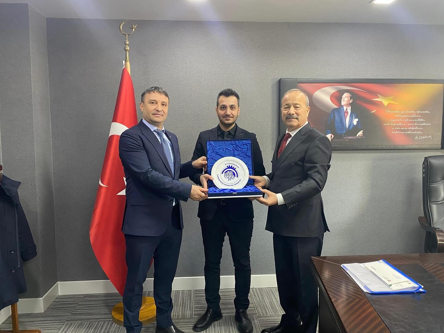 Afyonkarahisar'da Acı Kayıp: Sanayi ve Teknoloji İl Müdürü Bayram Hayatını Kaybetti