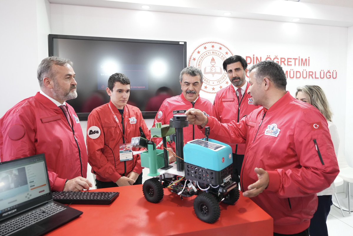 Millî Eğitim Bakanı Tekin, TEKNOFEST KKTC 2025'te Gençlerle Buluştu: