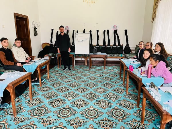Emirdağ'da Ezgiler Canlanıyor: Kültür Evi'nde Saz Kursu Başladı