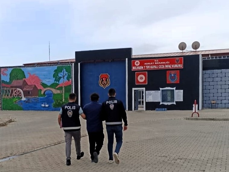 Afyonkarahisar'da Kaçak ve Dolandırıcıya Operasyon