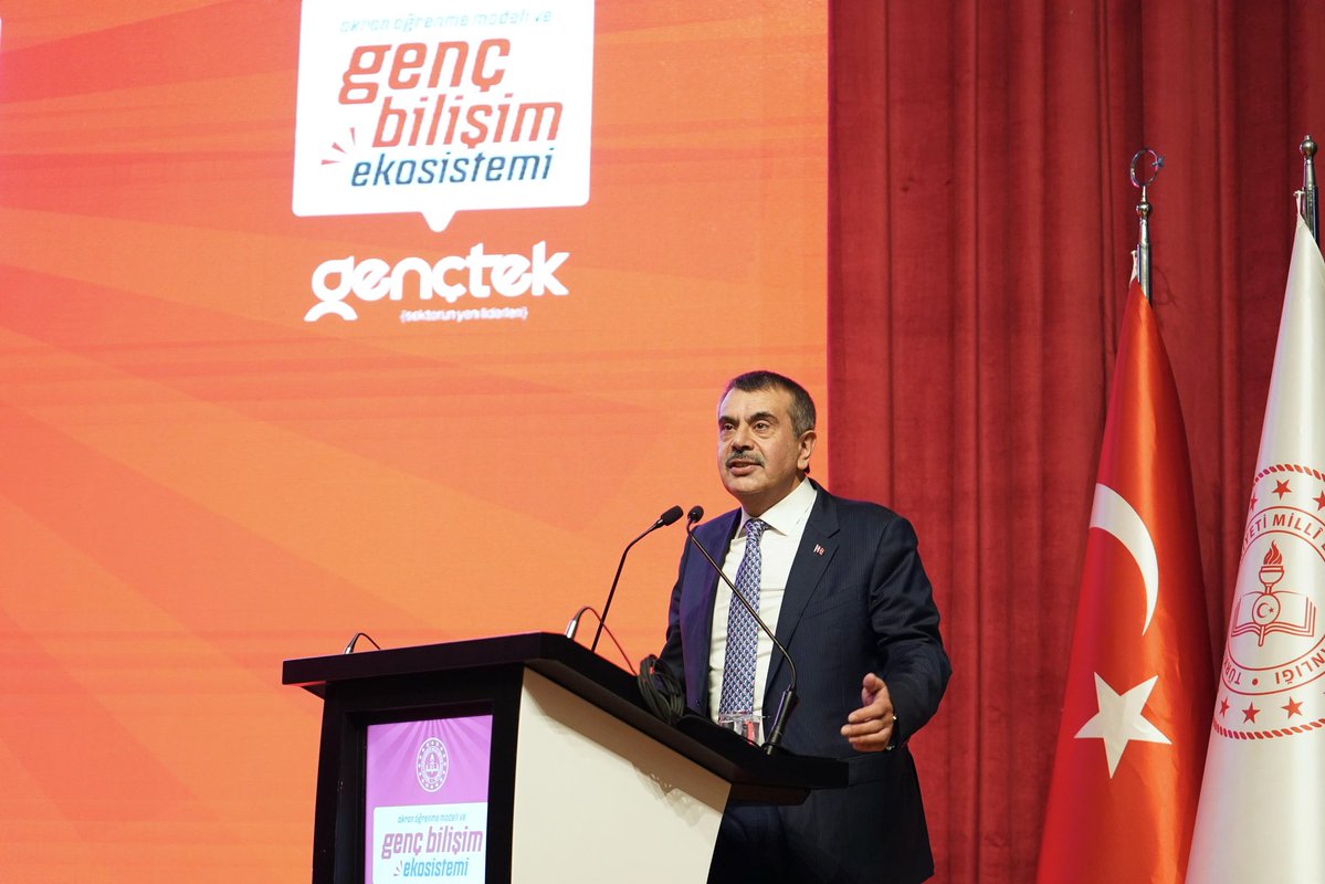 Millî Eğitim Bakanı Tekin, Genç Bilişim ve Akran Öğrenme Zirvesi'nde Öğrencilere Seslendi
