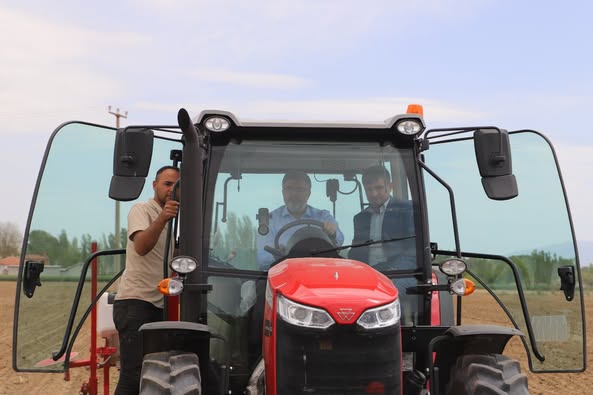 Afyonkarahisar'da Çiftçilerle Birlikte Ekiliş Yapıldı