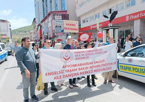 MHP'li Başkan Vekili, Engelliler Haftası'nda Protokolü Yanında Bulundu