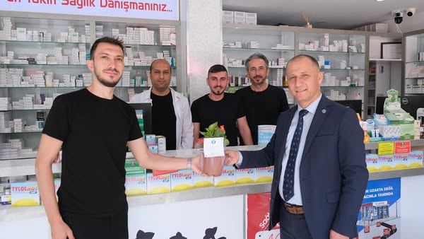 Sandıklı'da Eczacılar Günü'ne Çiçekli Selam!