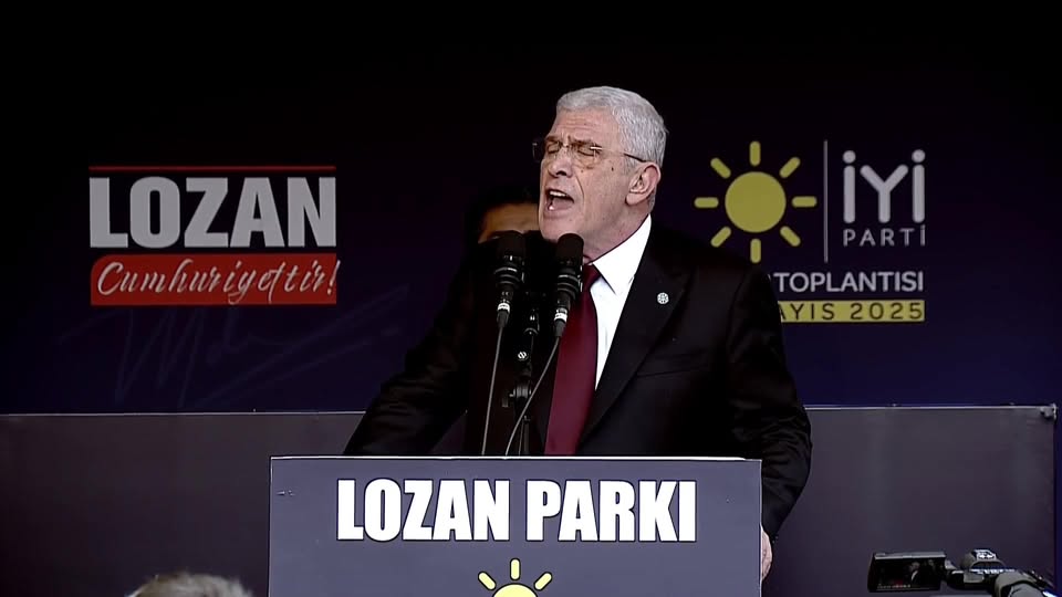Lozan Parkı'nda İYİ Parti Gençleri: 