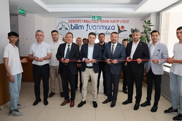Sandıklı'da Geleceğin Bilim İnsanları Yetişiyor: TÜBİTAK Bilim Fuarı Coşkuyla Açıldı