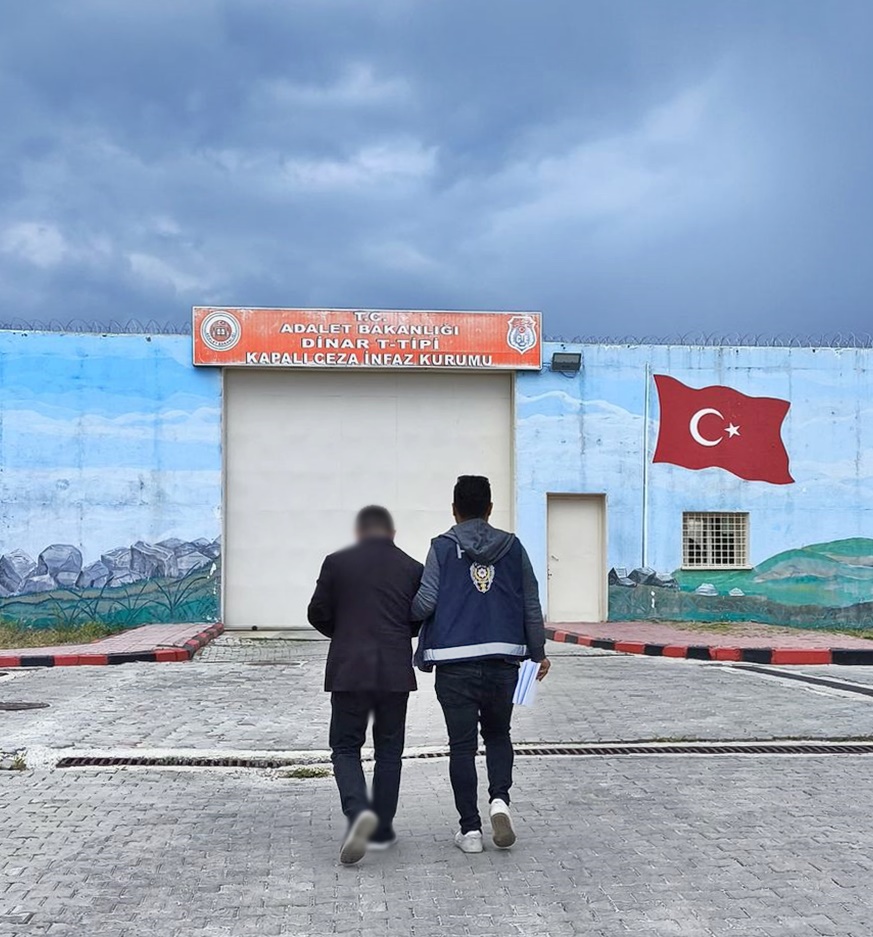 Afyonkarahisar'da Firari Katil Yakalandı: 6 Yıl 8 Ay Hapis Cezası Olan B.T. Dinar'da Yakalandı