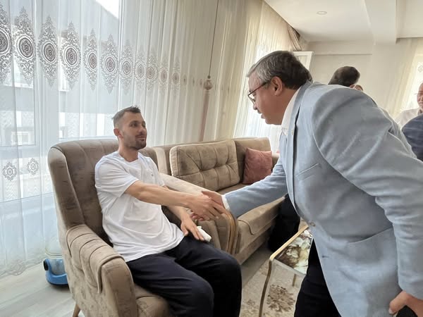 Afyonkarahisar Milletvekili Yurdunuseven, Yaralı Askeri Ziyaret Etti